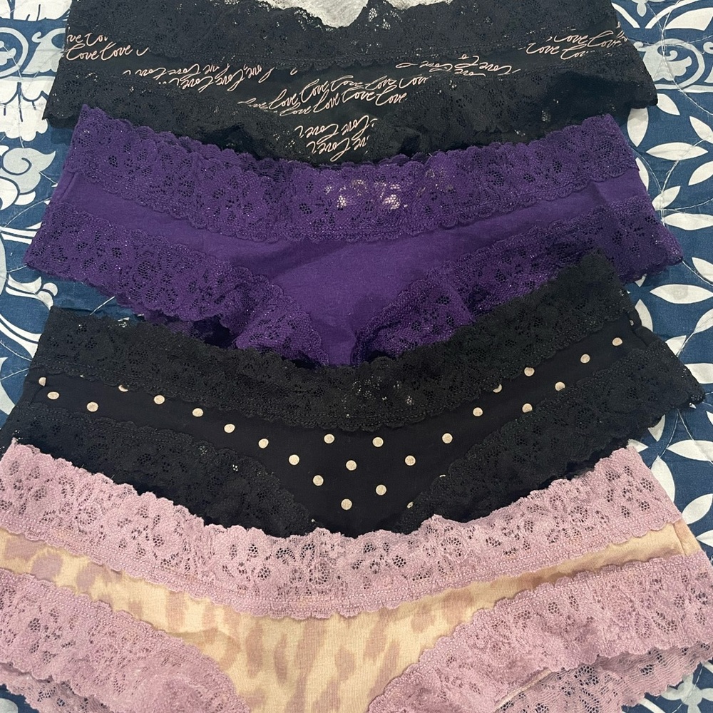 VICTORIA’S SECRET CHEEKY